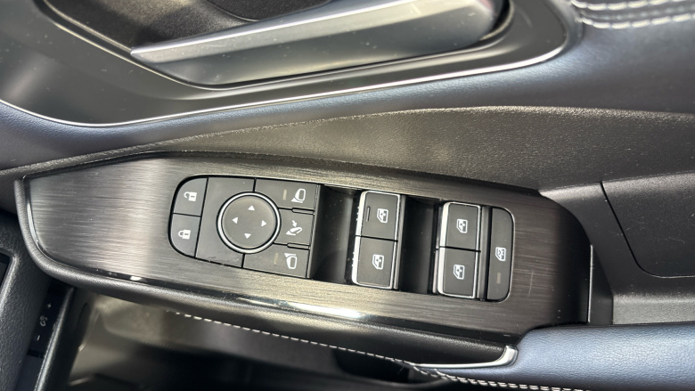 Nissan Qashqai 1.3 DiG-T MH 158 Tekna 5dr Xtronic Petrol Hatchback